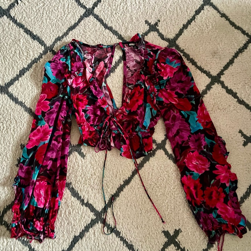 Scarlett Ruffle Cropped Blouse - Picture 4 of 4